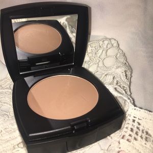 BeautiControl Perfecting  wet/dry foundation P6
